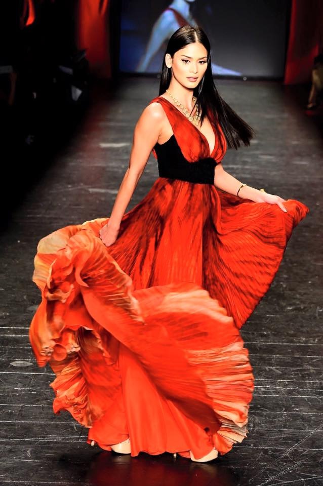 Hoa hau hoan vu 2015 catwalk tai New York hinh anh