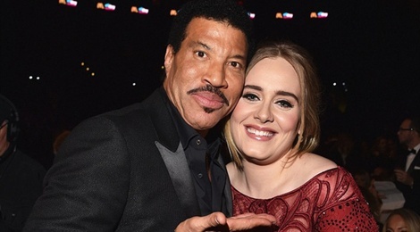 Lionel Richie den le trao giai Grammy chi de gap Adele hinh anh