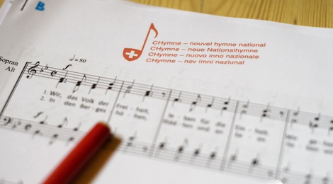 Van nan ca si tre xu Han khong biet doc nhac hinh anh