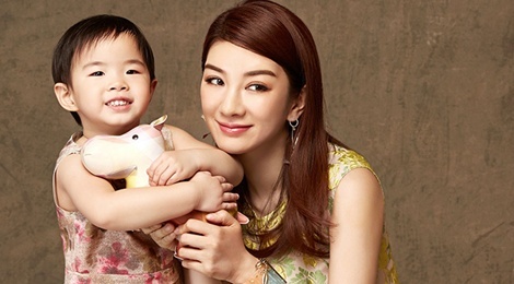 Huynh Dich khoe con tren tap chi hinh anh