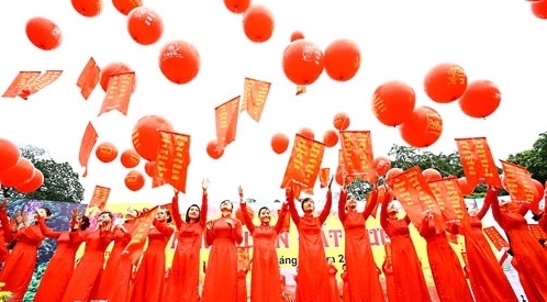 Tung buoc quoc te hoa Ngay tho Viet Nam hinh anh