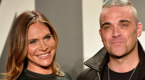 Robbie Williams ra toa vi vo bi cao buoc quay roi tinh duc hinh anh