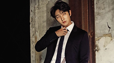 Lee Jun Ki dien trai tren tap chi so thang 3 hinh anh