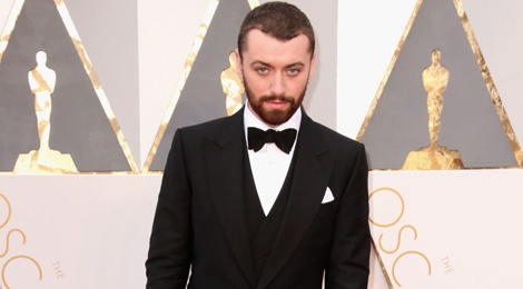 Sam Smith xin loi vi phat ngon nham lan o Oscar hinh anh