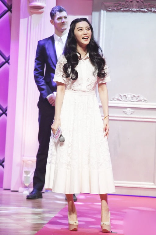 Thoi trang cua sao Hoa ngu anh 2