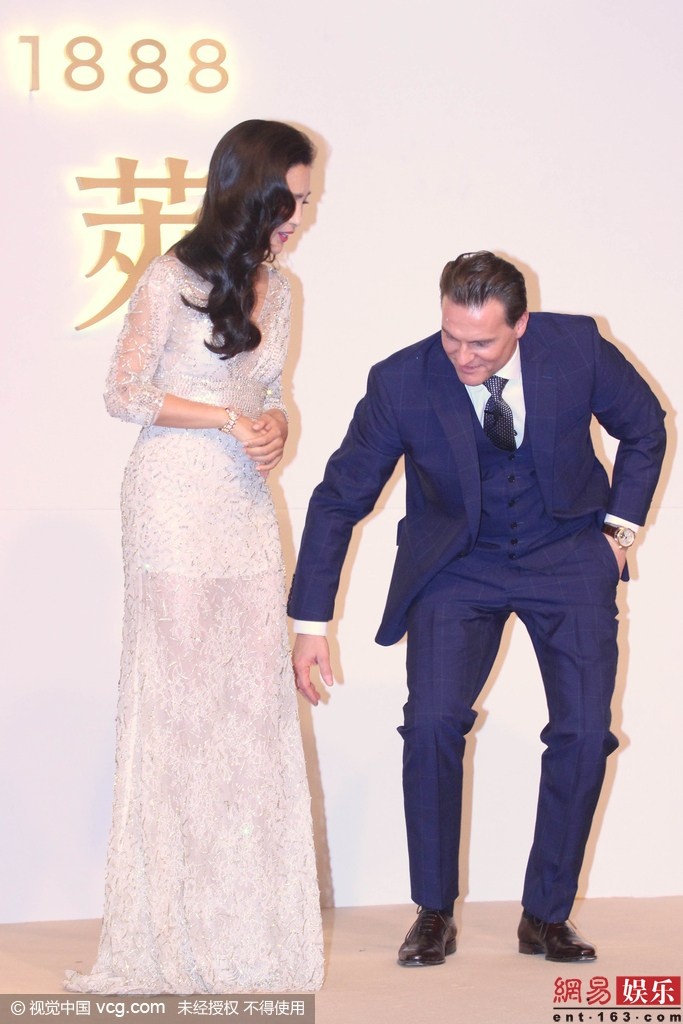 thoi trang quyen ru sao Hoa ngu anh 2