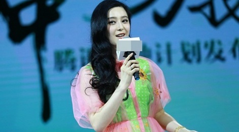 Nhung bo trang phuc khien Pham Bang Bang bi mat diem hinh anh