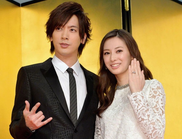 Chau trai cuu Thu tuong Nhat cuoi vo anh 1