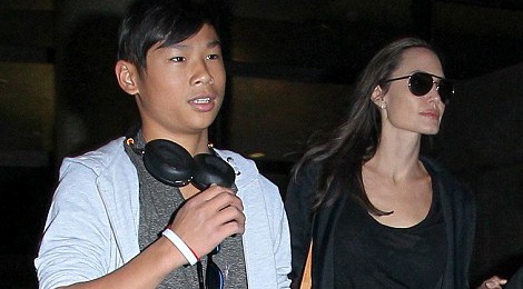 Pax Thien chung chac ben me Angelina Jolie hinh anh