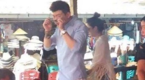 Trieu Le Dinh du lich o Bali cung ban trai hinh anh