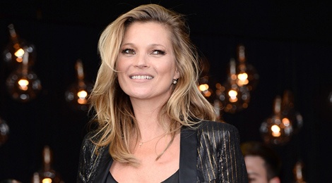 Tim thay bot trang tren xe cu cua Kate Moss hinh anh