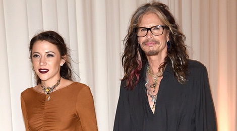 Rocker ky cuu hen ho ban gai kem gan 40 tuoi hinh anh