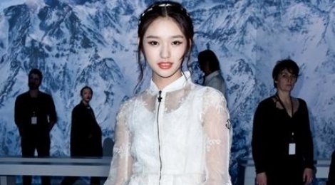 Nhan sac that cua my nhan Trung Hoa tai Tuan le thoi trang hinh anh