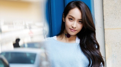 Victoria (fx) duyen dang voi trang phuc tay phong hinh anh