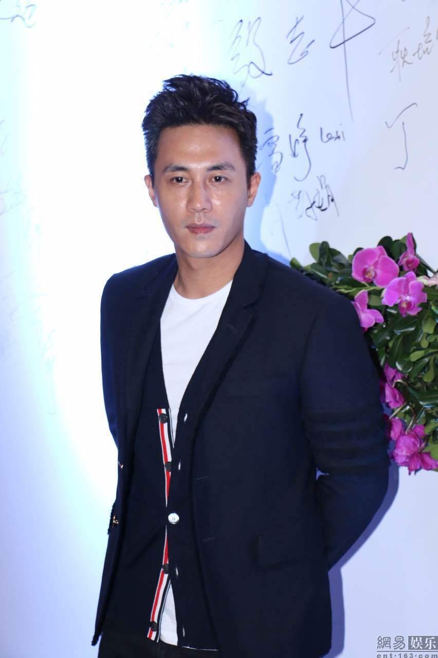 Dam cuoi sao Hoa ngu anh 12