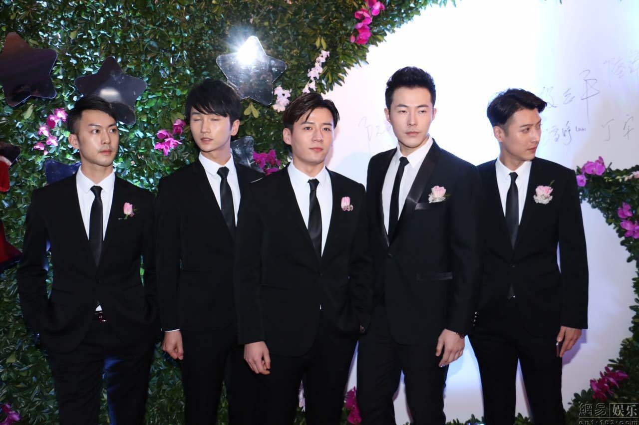 Dam cuoi sao Hoa ngu anh 14