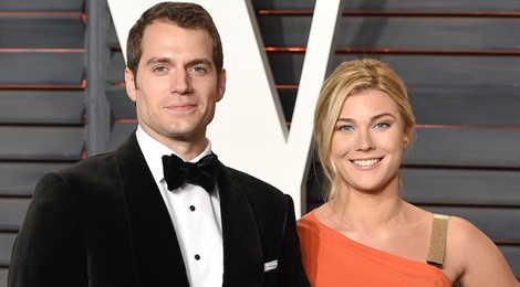 Sao ‘Superman’ bi tan tinh truoc mat ban gai hinh anh