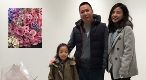 Trieu Vy duoc chong tang 999 bong hong hinh anh