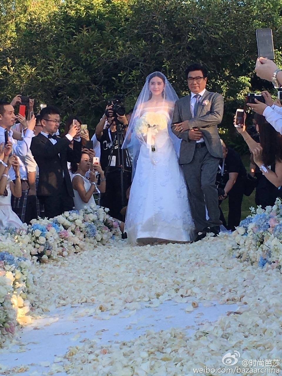 Dam cuoi sao Hoa ngu anh 4