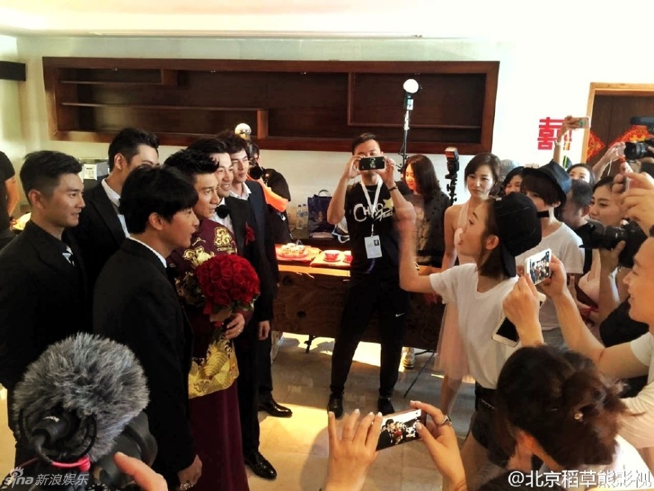 dam cuoi sao Hoa ngu anh 3