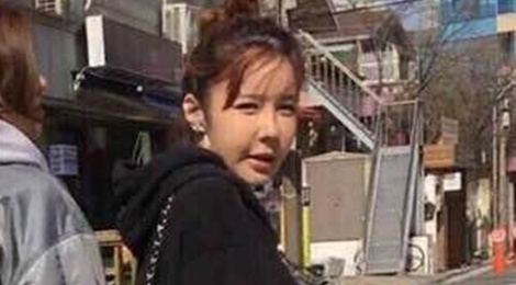Park Bom (2NE1) xuat hien voi guong mat sung phu hinh anh