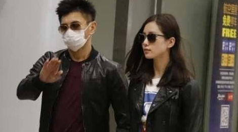 Ngo Ky Long - Luu Thi Thi tinh cam o san bay sau dam cuoi hinh anh