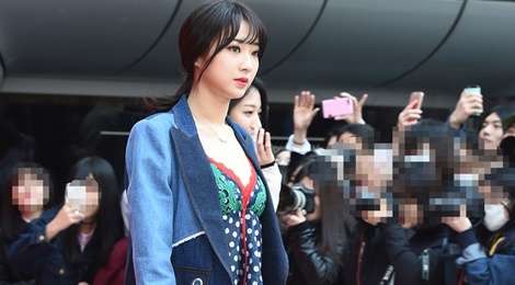 Kieu nu Han bi chi trich vi dien mot giau quan hinh anh