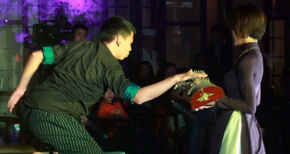 'Coi vang': Duong dai ket hop ngau hung voi truyen thong hinh anh