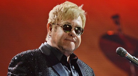 Elton John bi kien toi quay roi tinh duc hinh anh