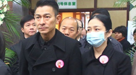 Vo Luu Duc Hoa mang bau quy tu o tuoi 50 hinh anh