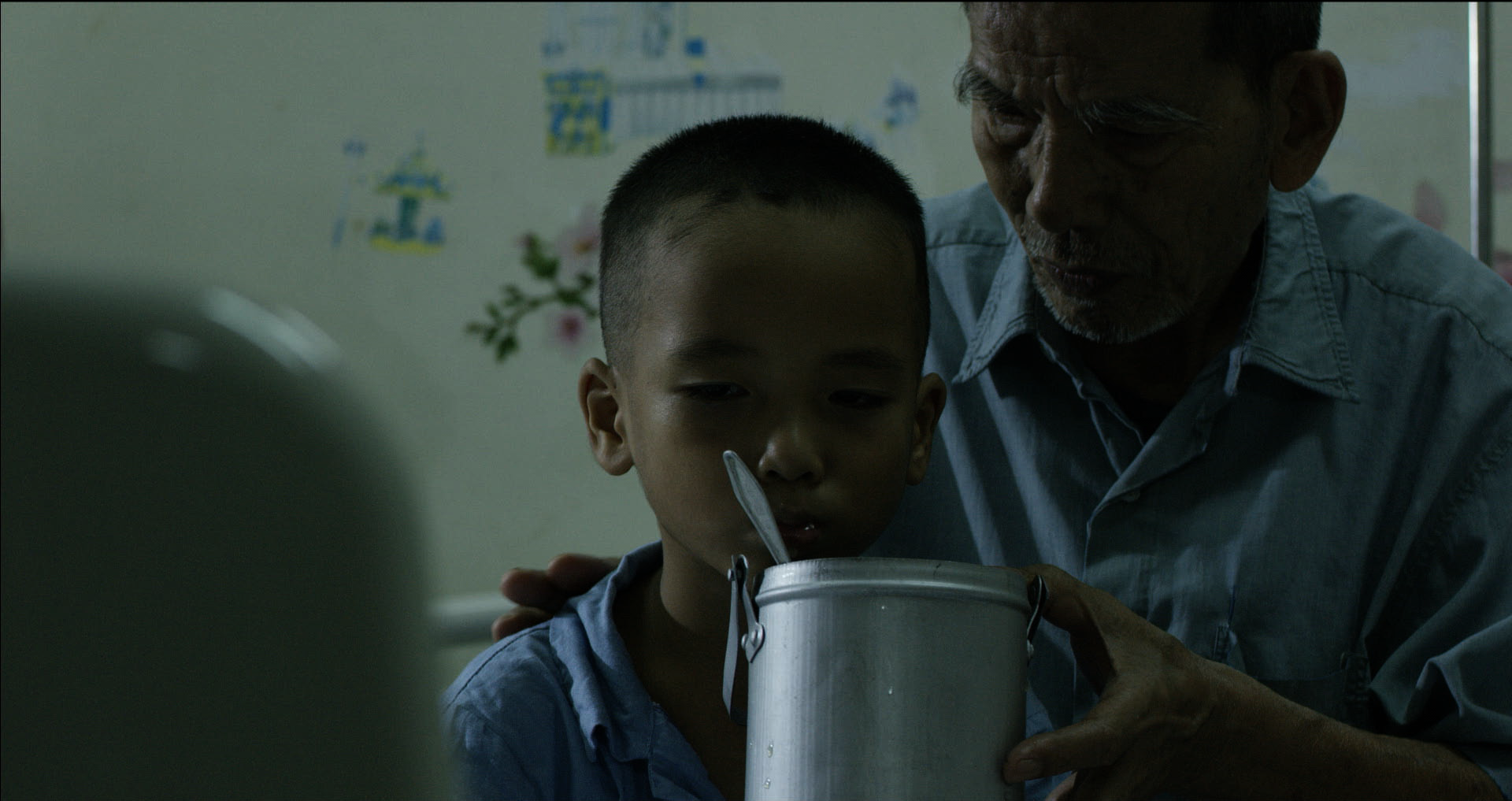 Tran Hanh dong ong lao trom ga nau chao cho chau ung thu hinh anh