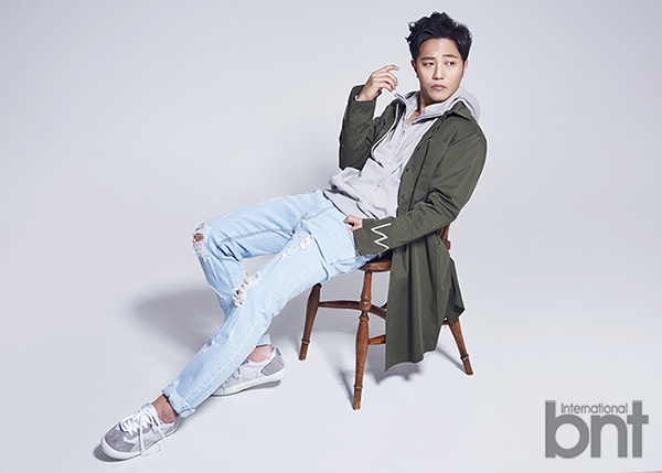 Jin Goo của Hậu duệ mặt trời,  thượng sĩ Seo Dae Young,  bộ ảnh thời trang,  tài tử Hàn make up ảnh 6 Jin Goo cua Hau due mat troi,  thuong si Seo Dae Young,  bo anh thoi trang,  tai tu Han make up anh 6