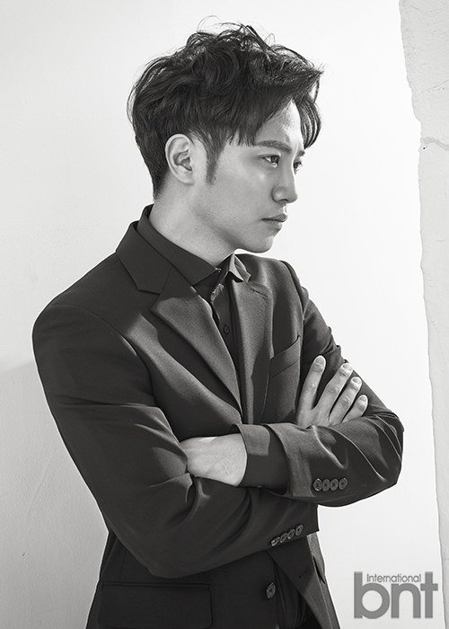 Jin Goo của Hậu duệ mặt trời,  thượng sĩ Seo Dae Young,  bộ ảnh thời trang,  tài tử Hàn make up ảnh 7 Jin Goo cua Hau due mat troi,  thuong si Seo Dae Young,  bo anh thoi trang,  tai tu Han make up anh 7