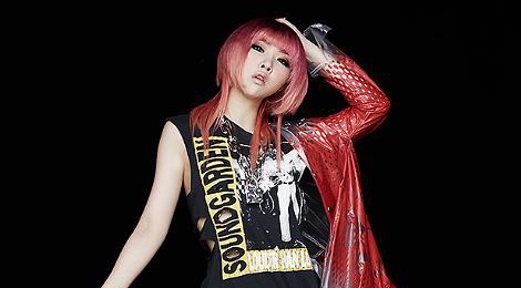Cha Minzy lap lung ‘su that’ ve viec con roi 2NE1 hinh anh