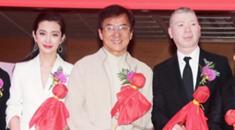 Thanh Long vui ve giua nghi an tron thue va rua tien hinh anh