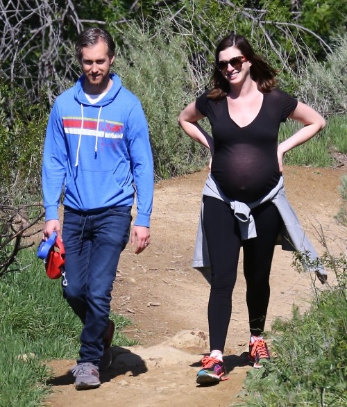 Anne Hathaway sinh con ảnh 2 Anne Hathaway sinh con anh 2