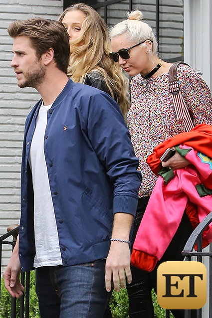 Miley Cyrus va Liam Hemsworth tai hop anh 1