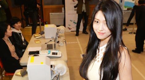 Dan sao Han tap nap di bo phieu bau cu quoc hoi hinh anh