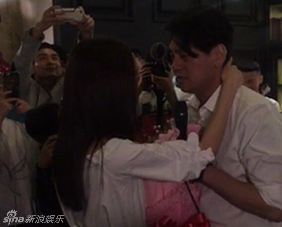 Chu Hieu Thien cau hon ban gai anh 4