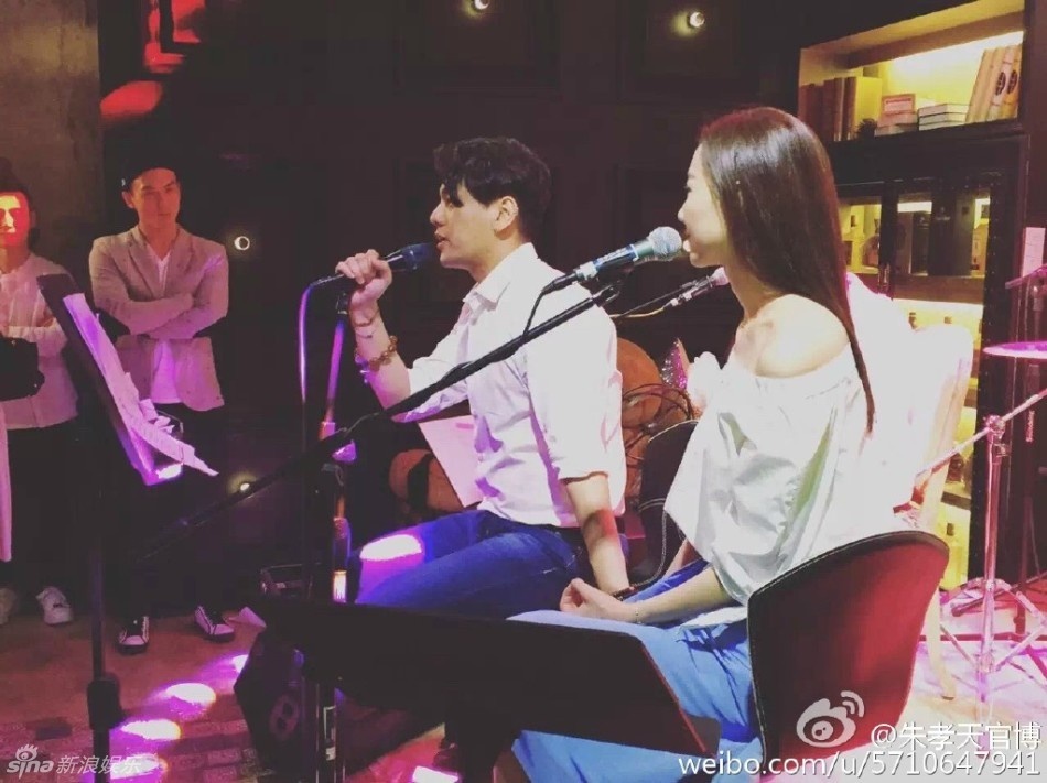 Chu Hieu Thien cau hon ban gai anh 6