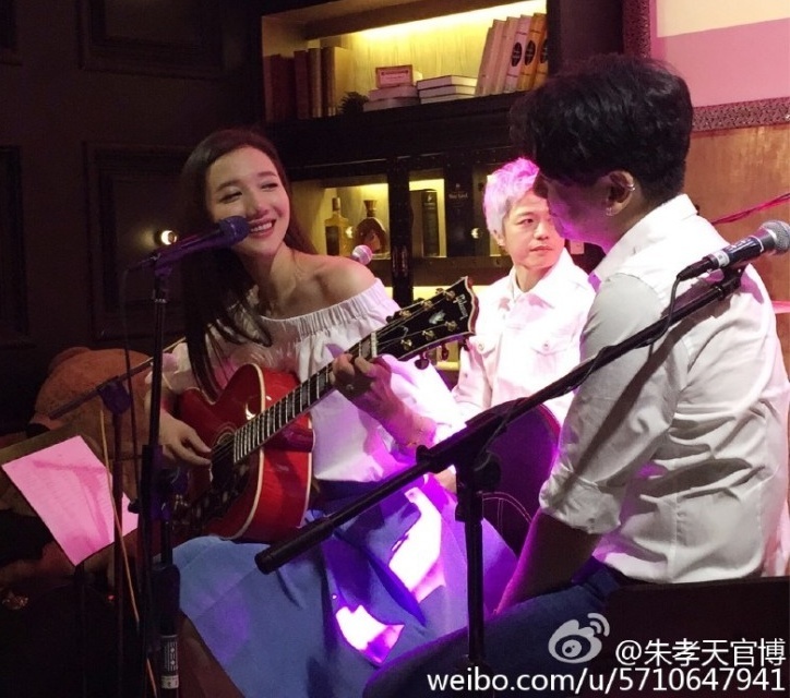 Chu Hieu Thien cau hon ban gai anh 7