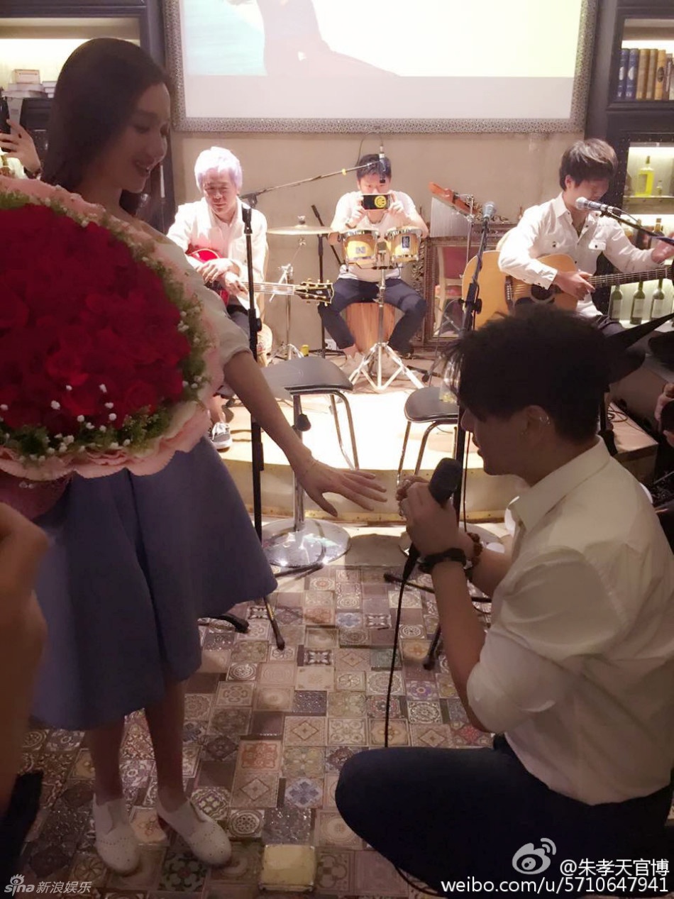 Chu Hieu Thien cau hon ban gai anh 2