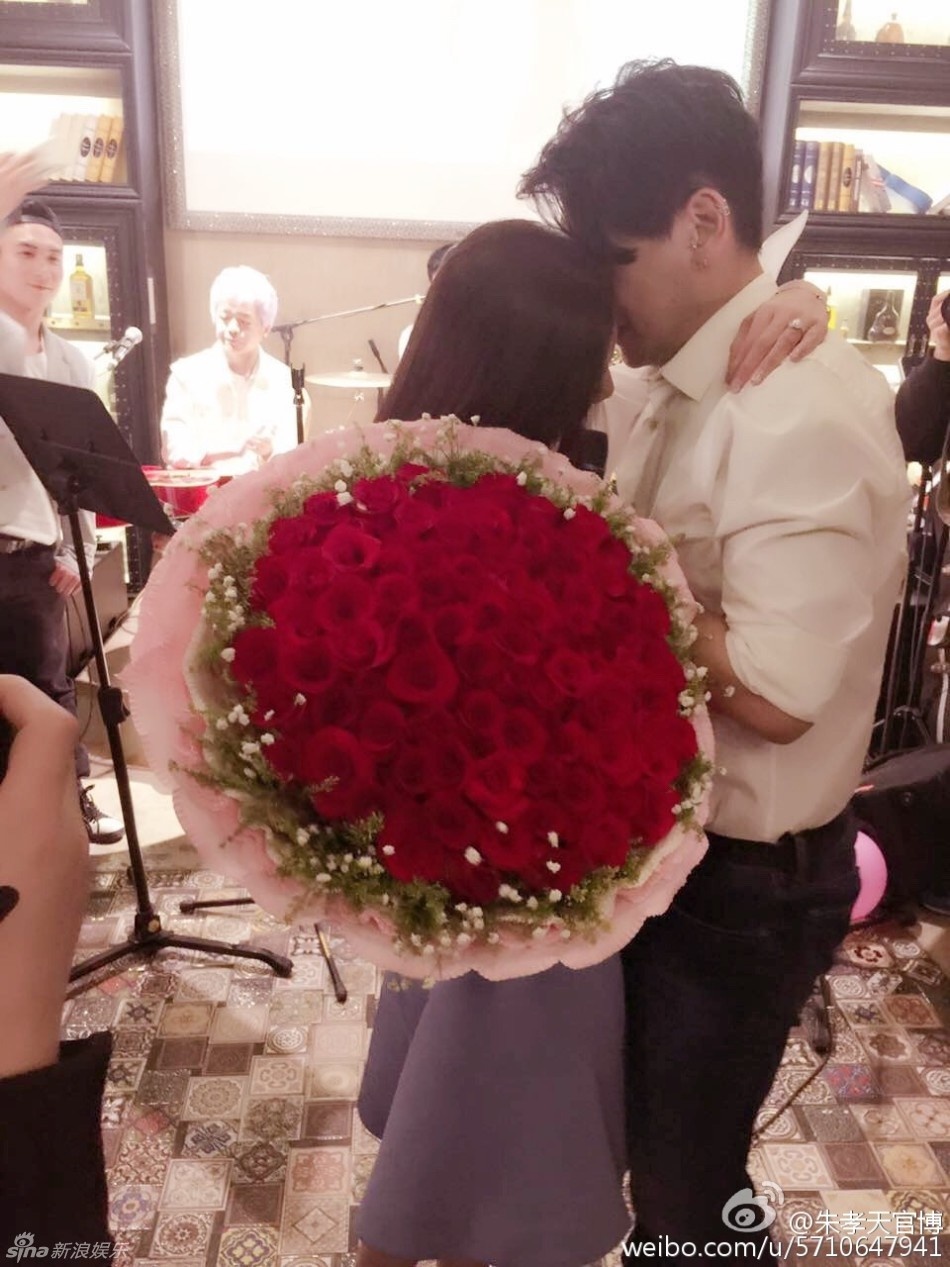 Chu Hieu Thien cau hon ban gai anh 3