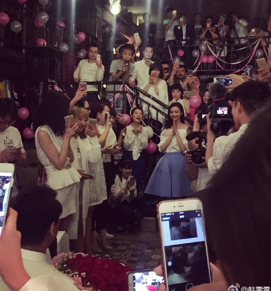 Chu Hieu Thien cau hon ban gai anh 8