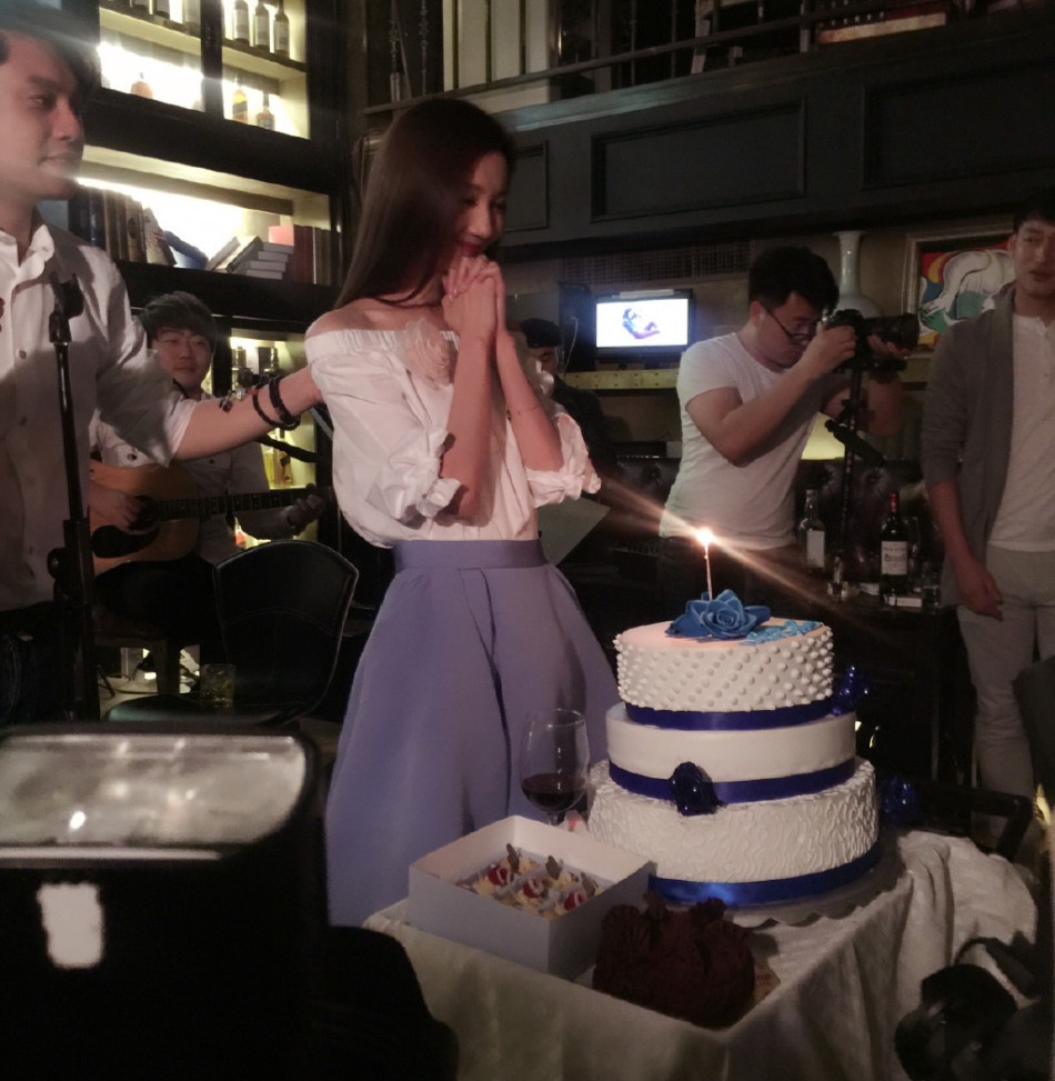 Chu Hieu Thien cau hon ban gai anh 1