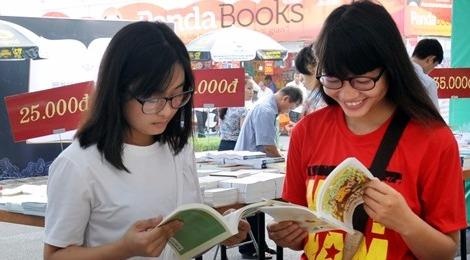 'Toi yeu sach 2016' dat tinh huong dot sach de cuu be gai hinh anh