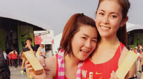 Selina khong ngai lo chan day seo sau tai nan hinh anh