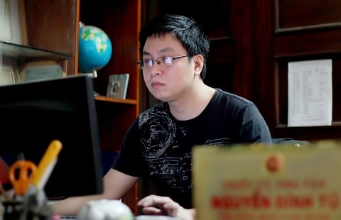 Nguyen Dinh Tu van hoc thoi trang anh 1