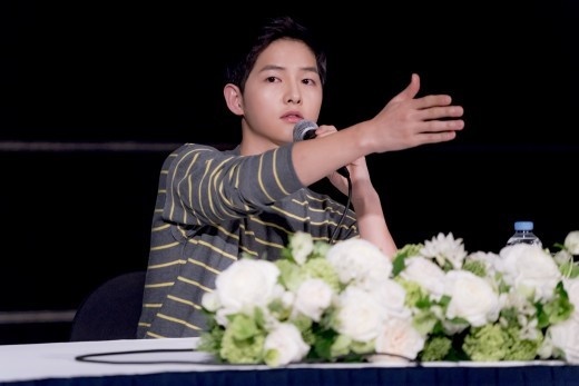 Song Joong Ki: 'Toi kho chiu khi lo anh voi ban gai cu' hinh anh