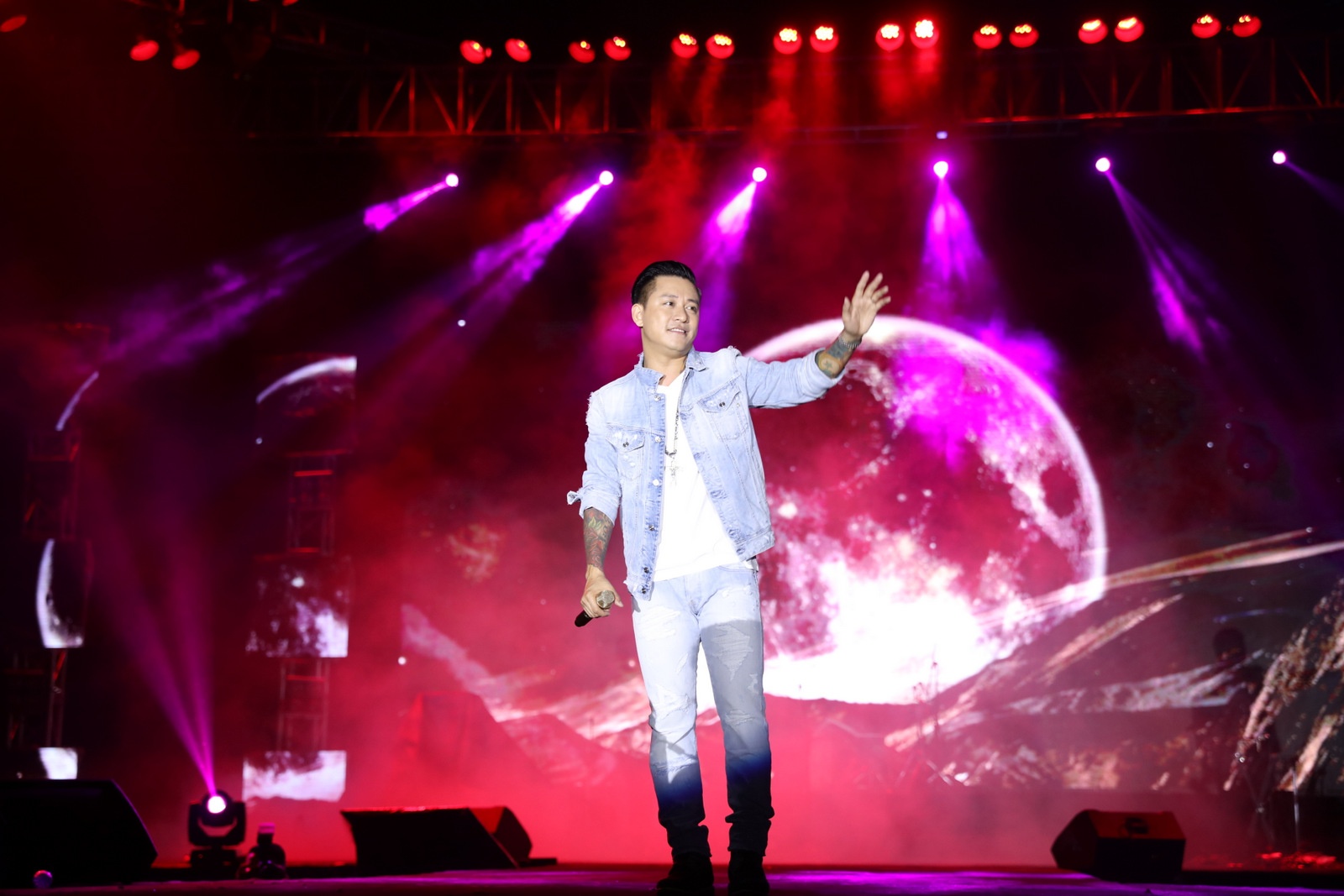 Tuan Hung song ca voi YJB anh 9